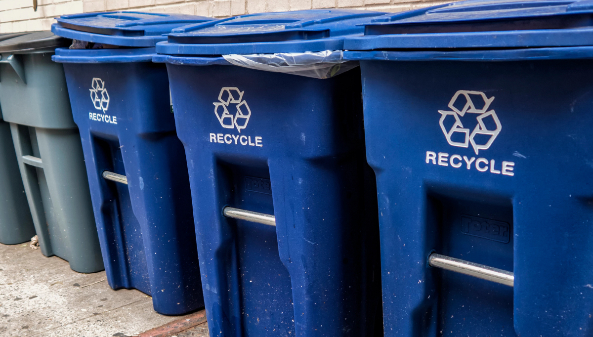 Contenedores de reciclaje para promover la conciencia ambiental